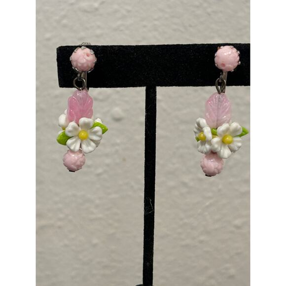 Vintage Clip On Earrings Plastic Flowers - Picture 1 of 2